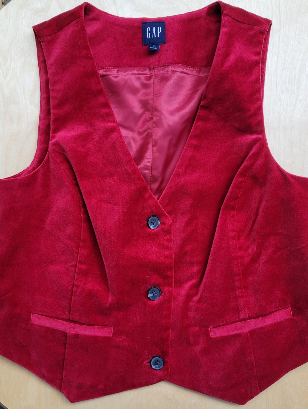 Gap Velvet Button Down Vest In Sled Red